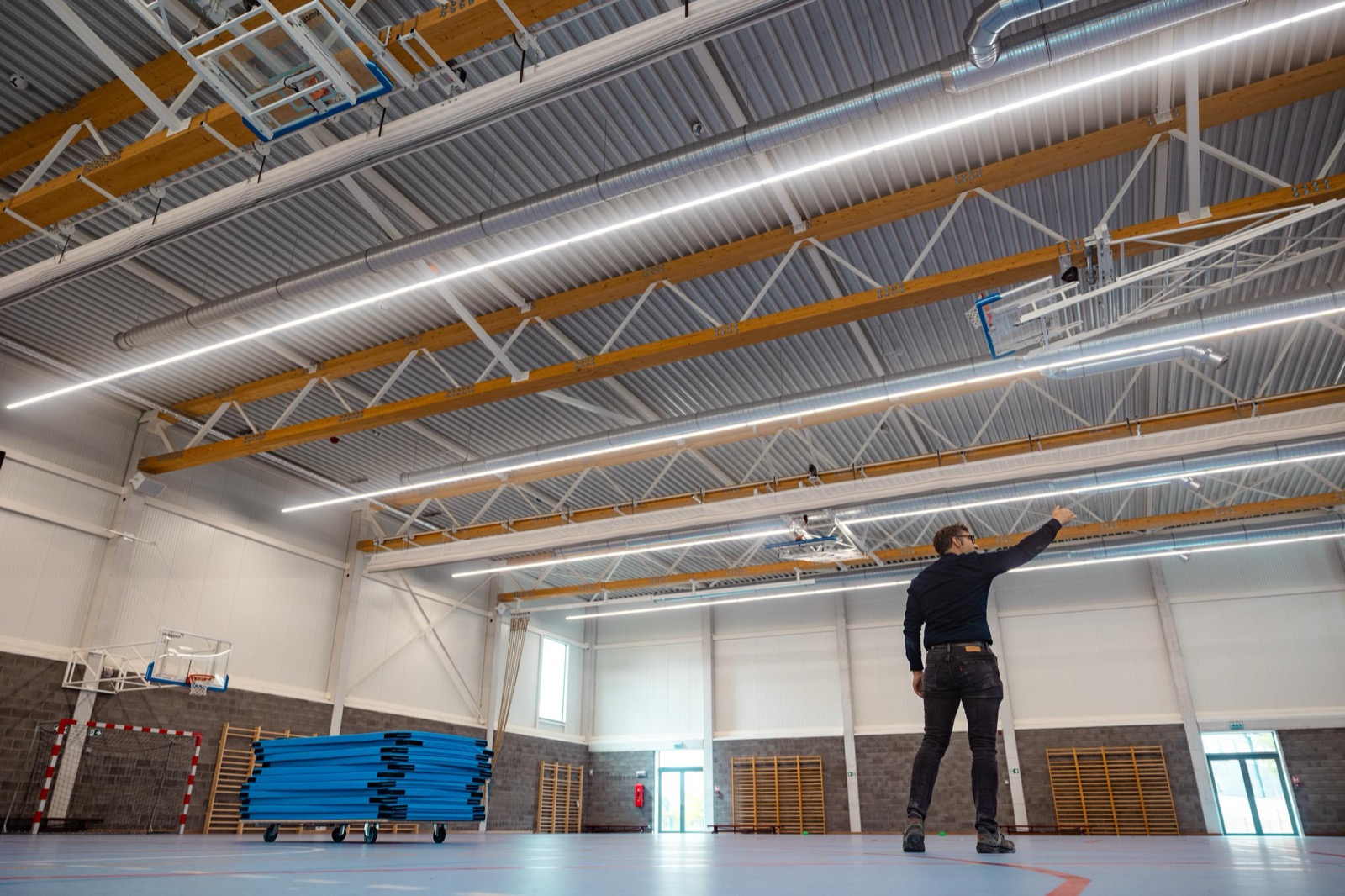 Grote hal met klimaatinstallatie
